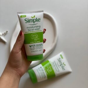 ژل شستشوی Moisturising سیمپل